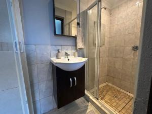 Cozy Calm Apartment with Pool