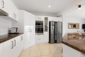 Stunning Waterfront Coastal Retreat, sleeps 13