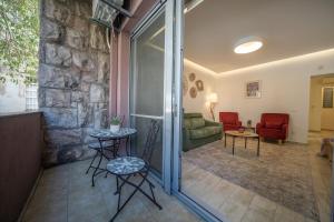 Martin di Cattaro-Cosy Retreat Steps from Old Town