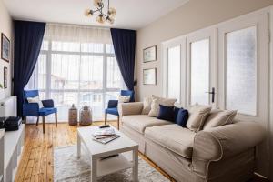 Elegant 3BD Bosphorus Views Chic Kadıkoy Home #384