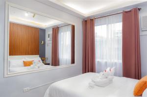 Cozy 2BR Downtown Condo