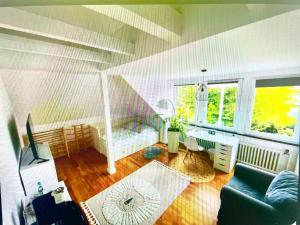 (Messe)Zimmer mit Bad und Ankleideraum + Parkplatz