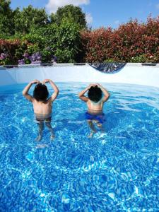 Maisons de vacances Charmante maison de ville lumineuse avec piscine : photos des chambres