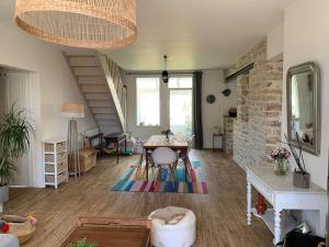 Maisons de vacances Charmante maison de ville lumineuse avec piscine : photos des chambres