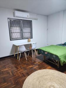 Creative Bangkok twin bed