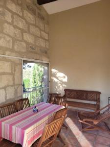 Appartement spacieux à Arles avec piscine et jardin partagé
