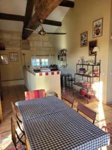 Appartement spacieux à Arles avec piscine et jardin partagé