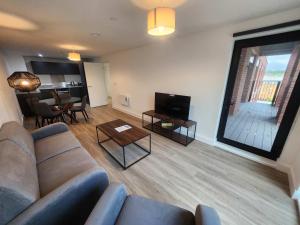 Modern & Bright 2 Bedroom Apartment in Liverpool