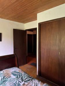 Sejours chez l'habitant Chambre en bois dans une ancienne batisse : photos des chambres