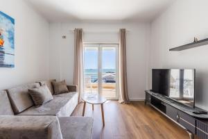 Joes Seafront Apartment by PS