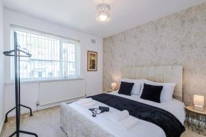 Stylish 3 bed house sleeps 5 free parking