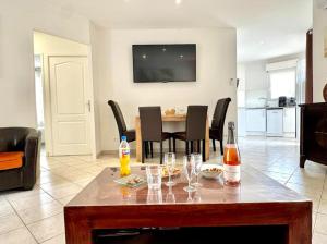 Gite en 3 épis de plain-pied, 2 chambres, climatisé, terrasse, jardinet et parking, très calme