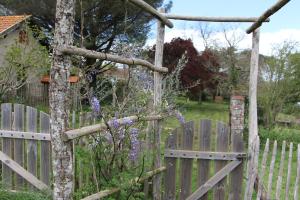 B&B / Chambres d'hotes CH2 - MANOIR DU MOULINIER - Campagne - Calme - Petit-dejeuner inclus - Table d-hote sur reservation - Parking gratuit : photos des chambres