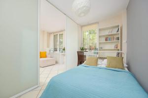 Old Town Apartment next to Metro by Noclegi Renters