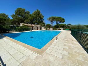 Coquillages et Crustacés - Piscine & Tennis