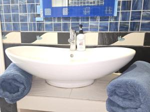 Begona Blue Pearl City Center Studio Nogalera BY NAMASTE ELITE