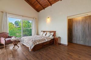 Himvan by Akama Homes