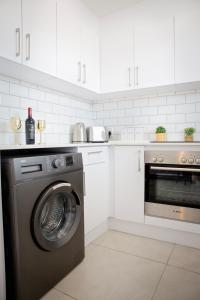 Bloubergstrand Beachfront Apartment with Secure Garage and Pool