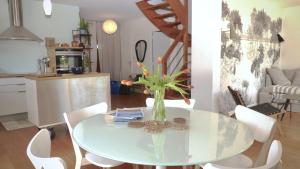 Villas Kercolette, maison avec piscine non chauffee proche des plages : photos des chambres