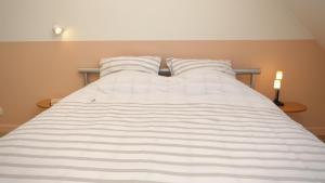 Villas Kercolette, maison avec piscine non chauffee proche des plages : photos des chambres