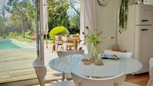 Villas Kercolette, maison avec piscine non chauffee proche des plages : photos des chambres