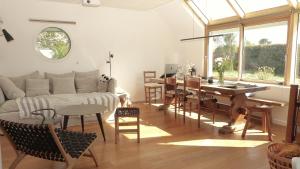 Villas Kercolette, maison avec piscine non chauffee proche des plages : photos des chambres