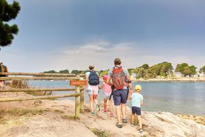 Villas Kercolette, maison avec piscine non chauffee proche des plages : photos des chambres