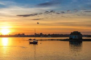 Villas Kercolette, maison avec piscine non chauffee proche des plages : photos des chambres