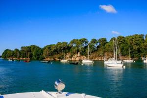 Villas Kercolette, maison avec piscine non chauffee proche des plages : photos des chambres