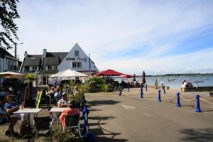 Villas Kercolette, maison avec piscine non chauffee proche des plages : photos des chambres