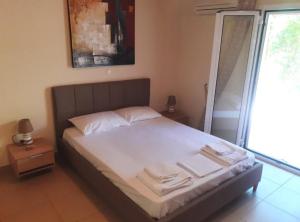 3-Bedroom House with Loft in Corfu by ΜΡS