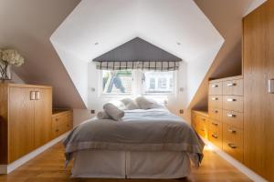 NEW Stunning 5BD Mews House