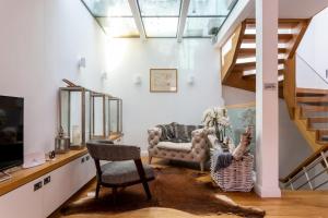 NEW Stunning 5BD Mews House