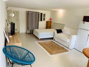 Appartements Studio a 2kms du port : photos des chambres