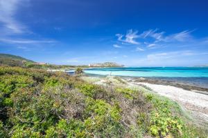 Villa Iole, con accesso alla spiaggia - Hosty Sardegna