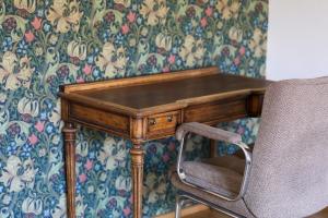 M52 Buda by Danube & Castle View