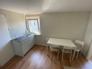 EMAS 6 Wohnung mit 3 Einzelbetten, Küche