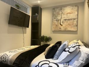 Studio C - Newly renovated private 1 bed studio near Trent Bridge Cricket Ground and National Water Sports Centre