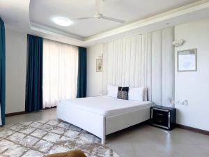 Ocean view 3br four beds , 2nd avenue nyali,behind city mall and nyali centre