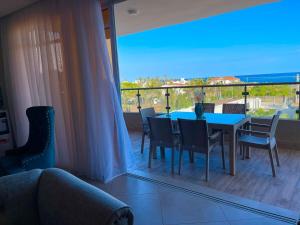 Ocean view 3br four beds , 2nd avenue nyali,behind city mall and nyali centre