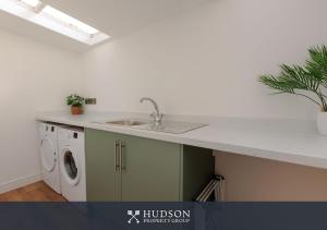 Stylish 2-Bed Maisonette