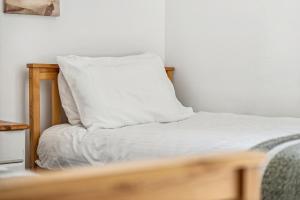 2BR Leamington Spa, by Clarendon Stays, FREE Parking, WiFi, Smart TV!