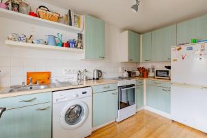 Characterful 1 Bedroom Flat Close to DLR