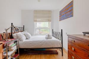 Characterful 1 Bedroom Flat Close to DLR