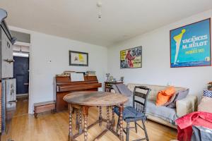 Characterful 1 Bedroom Flat Close to DLR