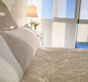 Brand new sunny apartment comfy with views - 2 Bedrooms 2 Baths 2 Parking Gym & Pool - Ubytování bez kategorie ve městě Canberra