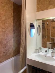 Appartements Appartement cosy a Chamrousse avec vue sur montagne + 34m². : photos des chambres