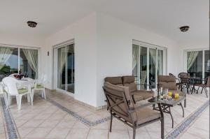High Class 3 Bedroom Holiday Villa with large pool
