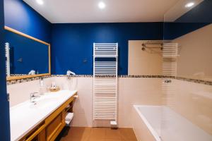 Hotels Les Violettes Hotel & Spa : photos des chambres