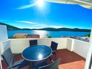 Apartments Perina Tisno